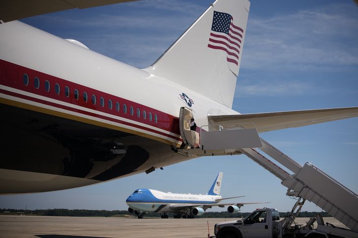 Trap ewakuacyjny odpalony w Air Force One. Tuż przed lotem Trumpa
