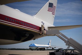 Trap ewakuacyjny odpalony w Air Force One. Tuż przed lotemTrumpa