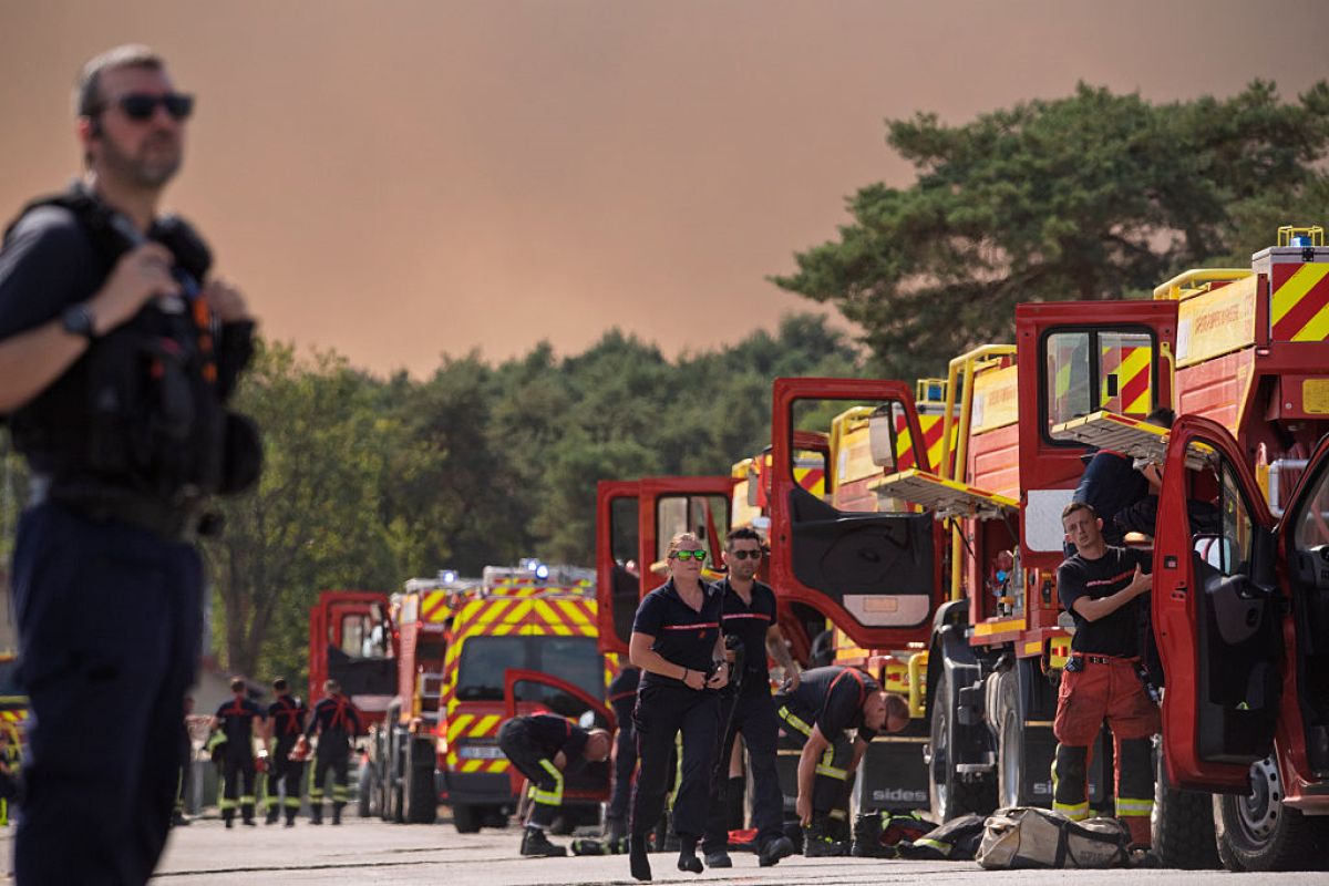 Strażak przyznał się do podpalenia. Szokujące doniesienia po pożarze we Francji