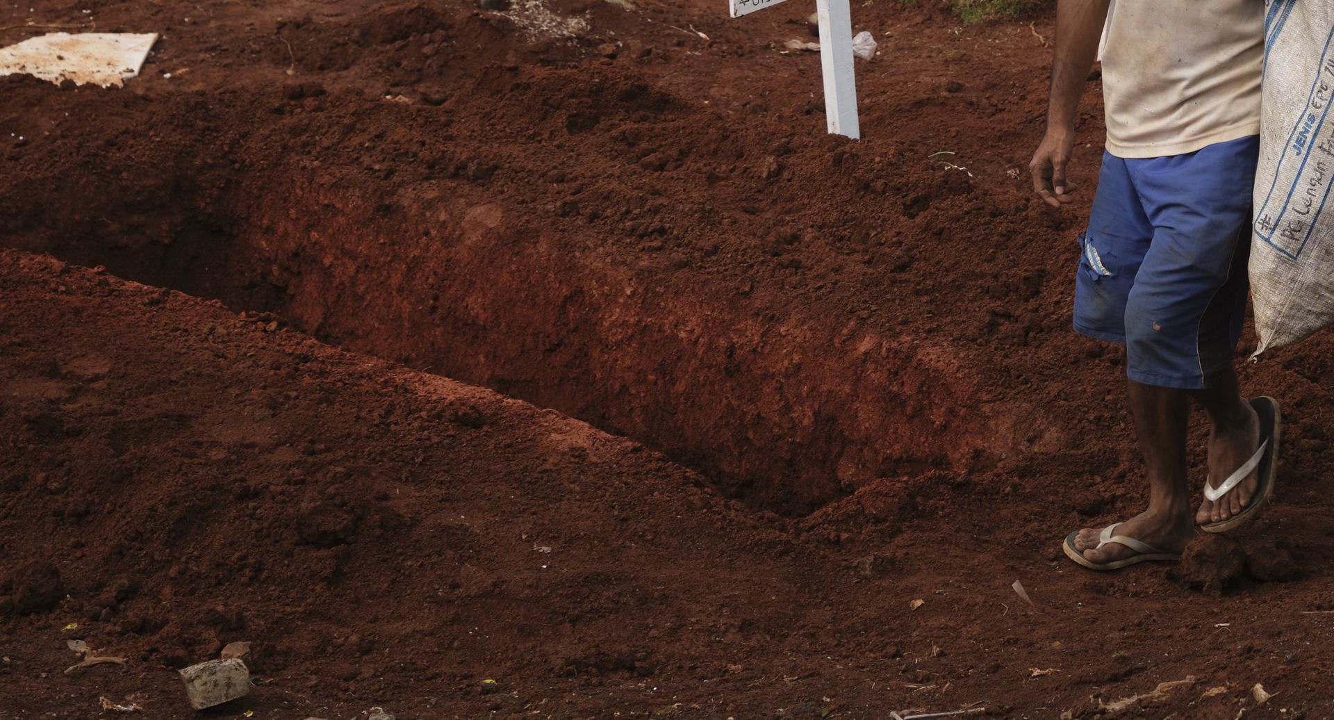 Zakopali dziecko żywcem. Przerażające, co stało się po odkopaniu