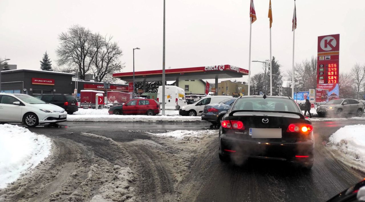 Dantejskie sceny na stacjach w całej Polsce. Kierowcy się rzucili po paliwo