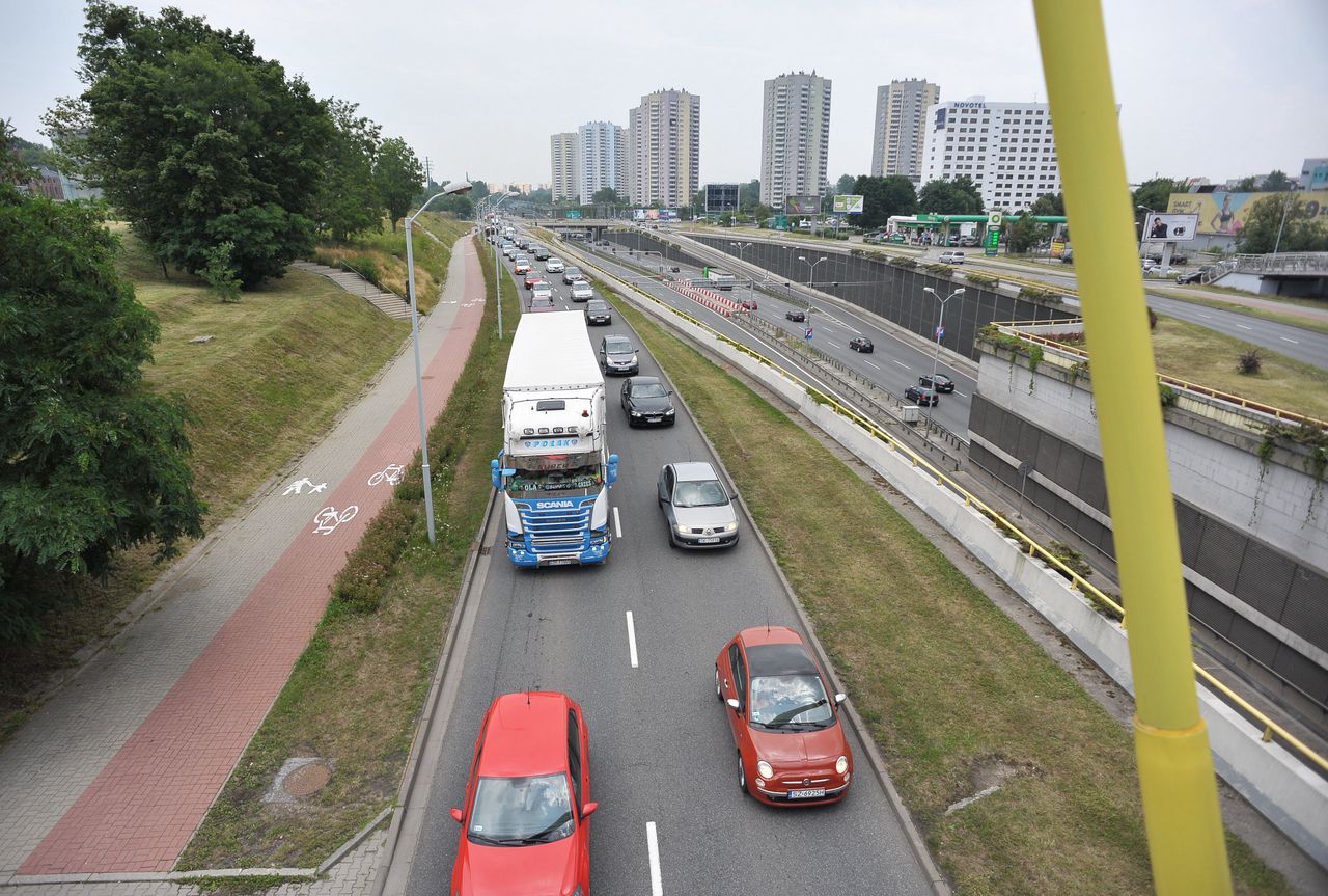 Katowice. Korek na ulicy Roździeńskiego 