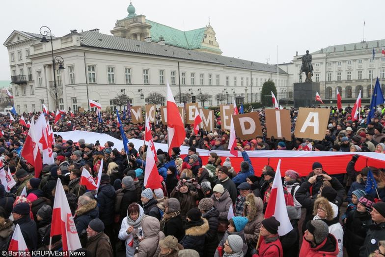 Protesty w obronie wolnych mediów w Warszawie