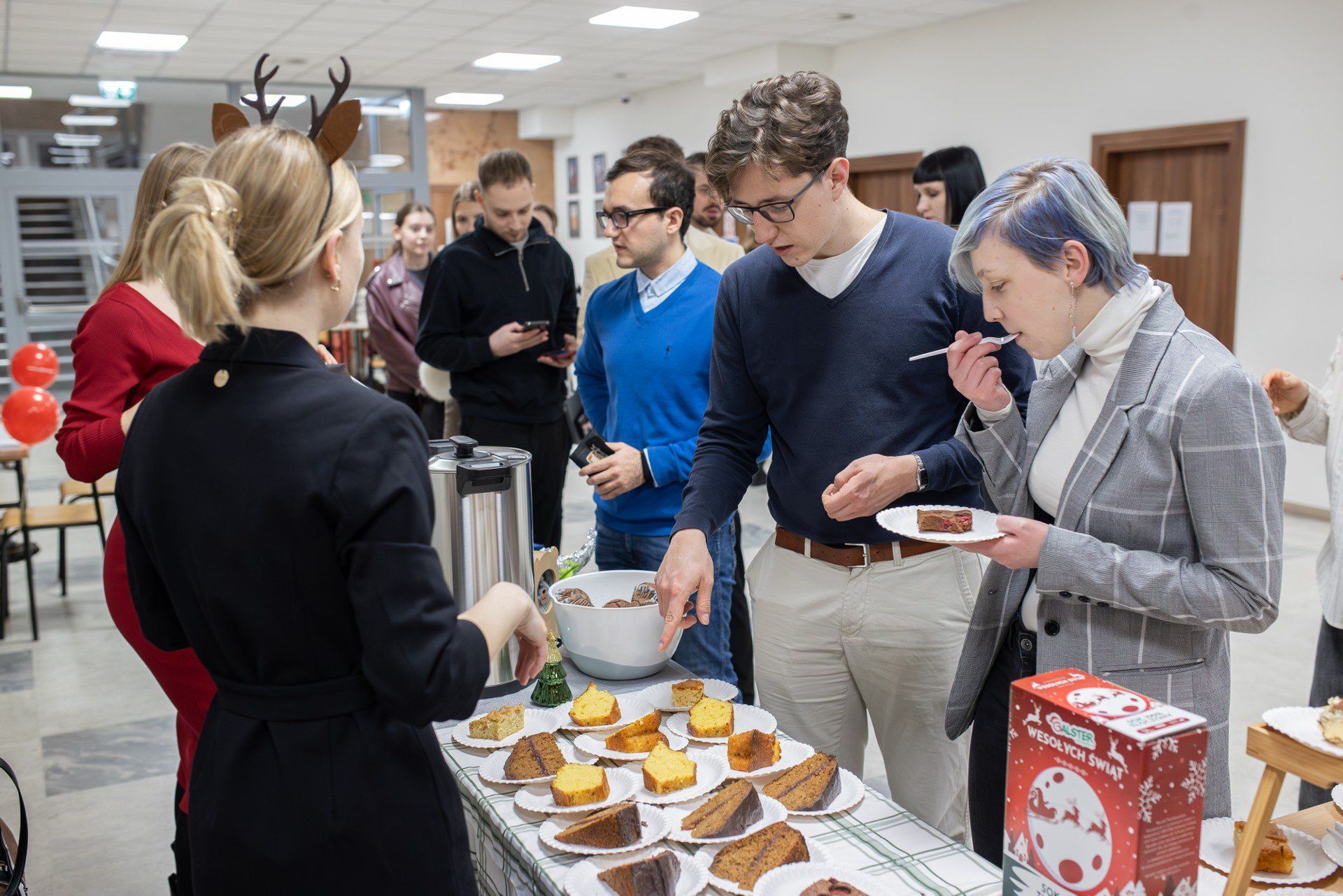 Podczas koncertu zbierano fundusze na zakup prezentów świątecznych dla pacjentów Oddziału Alergologii i Gastroenterologii Dziecięcej Szpitala Uniwersyteckiego nr 1 im. dr Antoniego Jurasza w Bydgoszczy oraz podopiecznych Domu Pomocy Społecznej &#34;Promień Życia&#34; w Bydgoszczy.