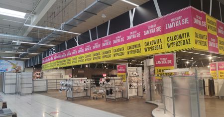 Koniec Tesco. "Ostatnie 3 dni" i wielkie wyprzedaże. Sprawdziliśmy cenowe okazje