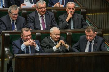 Czarnek zmienił miejsce. Usiadł obok Kaczyńskiego