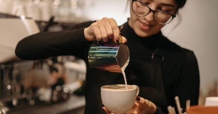 Kawosze nie będą zadowoleni. Znienawidzony rodzaj kawy jest zdrowszy od zwykłej