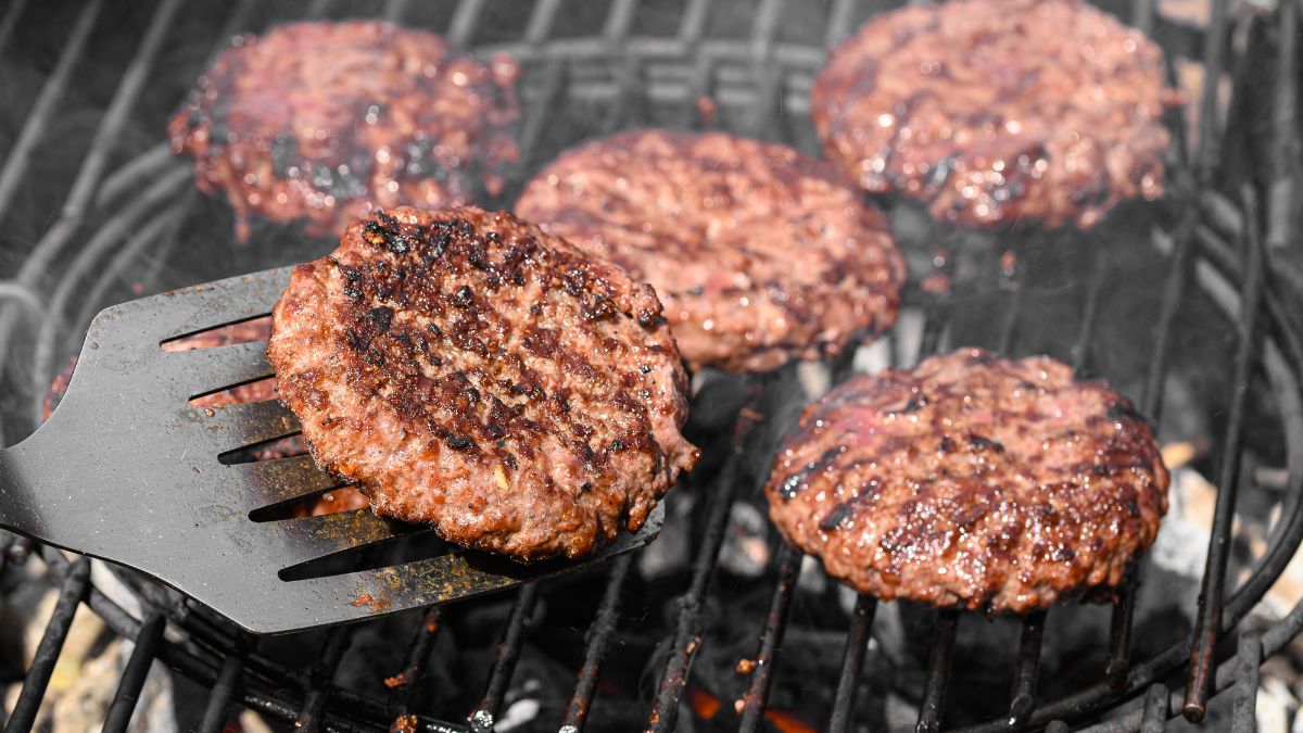 Uformuj je wcześniej, a nie rozpadną się podczas grillowania 