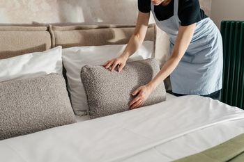 Pracowała jako pokojówka. Mówi, czego nie dotyka w hotelach