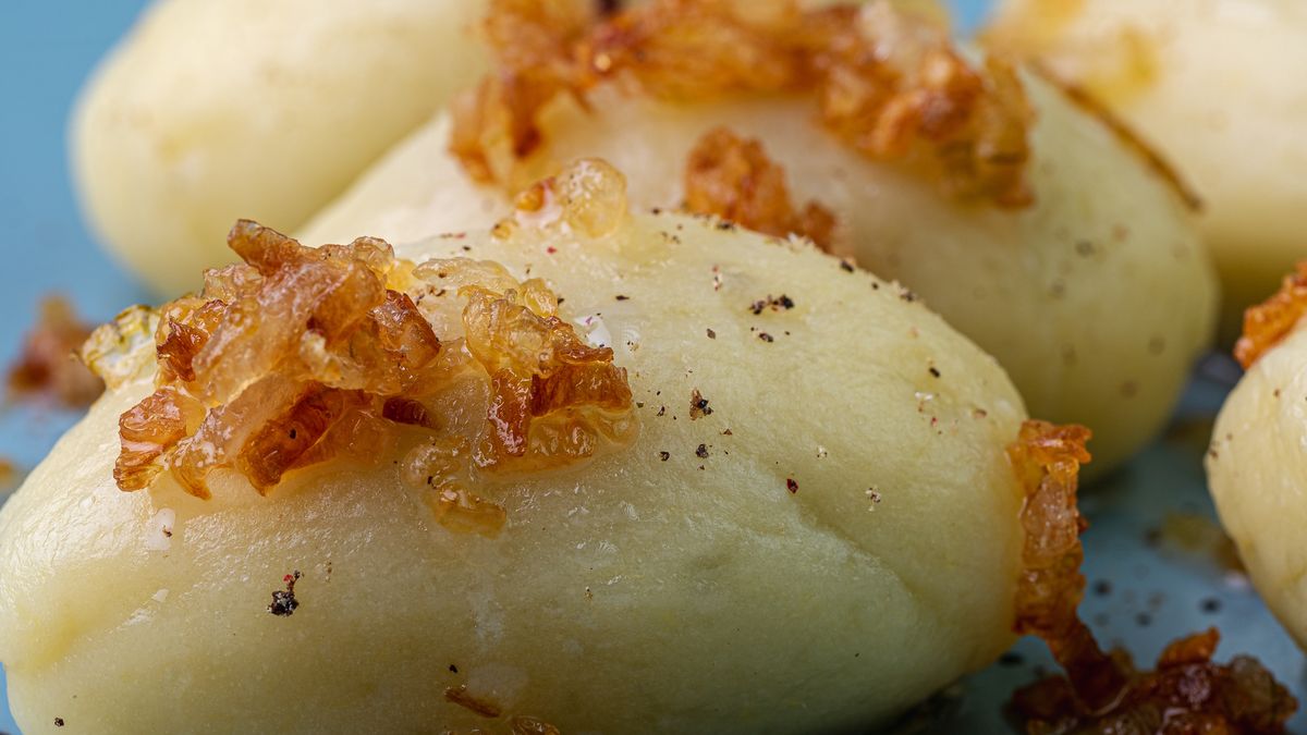Kluski ruskie to świetne danie z wczorajszych ziemniaków