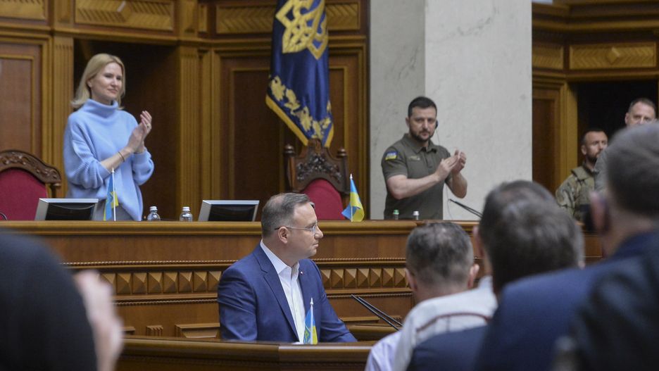 Polish President Andrzej Duda (C) addresses lawmakers during his visit to the Ukrainian Parliament in Kyiv, Ukraine, 22 May 2022. Andrzej Duda arrived in Ukraine to meet with top officials and express his support for Ukraine amid the Russian invasion. EPA/ANDRII NESTERENKO Dostawca: PAP/EPA.