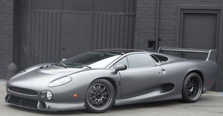 Szaleństwo na sprzedaż - Jaguar XJ220S na aukcji