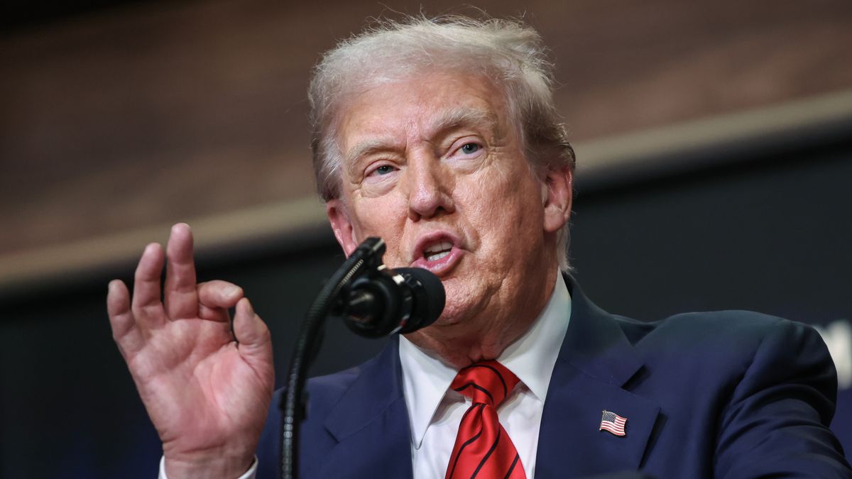 U.S. President Donald Trump takes questions after signing an executive order establishing a task force to oversee the Los Angeles 2028 Olympic Games in the South Court Auditorium of the White House, in Washington, DC, USA, 05 August 2025. The task force will assist in coordination between officials with the city of Los Angeles, LA28, and the federal government as they prepare for the 2028 Olympic Games. EPA/SAMUEL CORUM / POOL Dostawca: PAP/EPA.