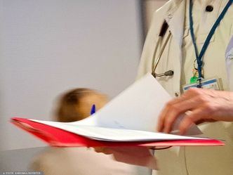 Nawet 48 tys. miesięcznie. Resort zdrowia chce ustalić limit zarobków lekarzy