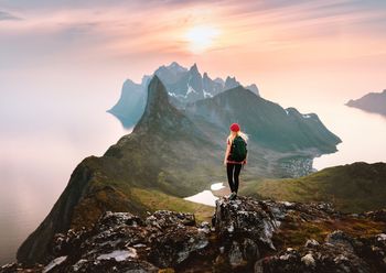 Solo w świat. "Nie skupiamy się na czarnych scenariuszach"
