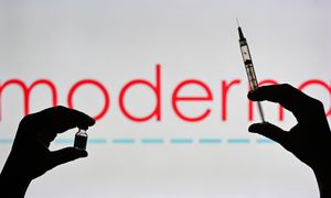 Kurs Moderny wystrzelił po testach szczepionki na raka