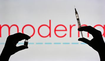 Kurs Moderny wystrzelił po testach szczepionki na raka