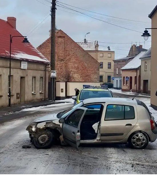 Pijany za kierownicą. Staranował znaki i płot