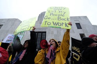 Bezrobocie w USA niespodziewanie spadło. Zamiast 20 jest 13 procent