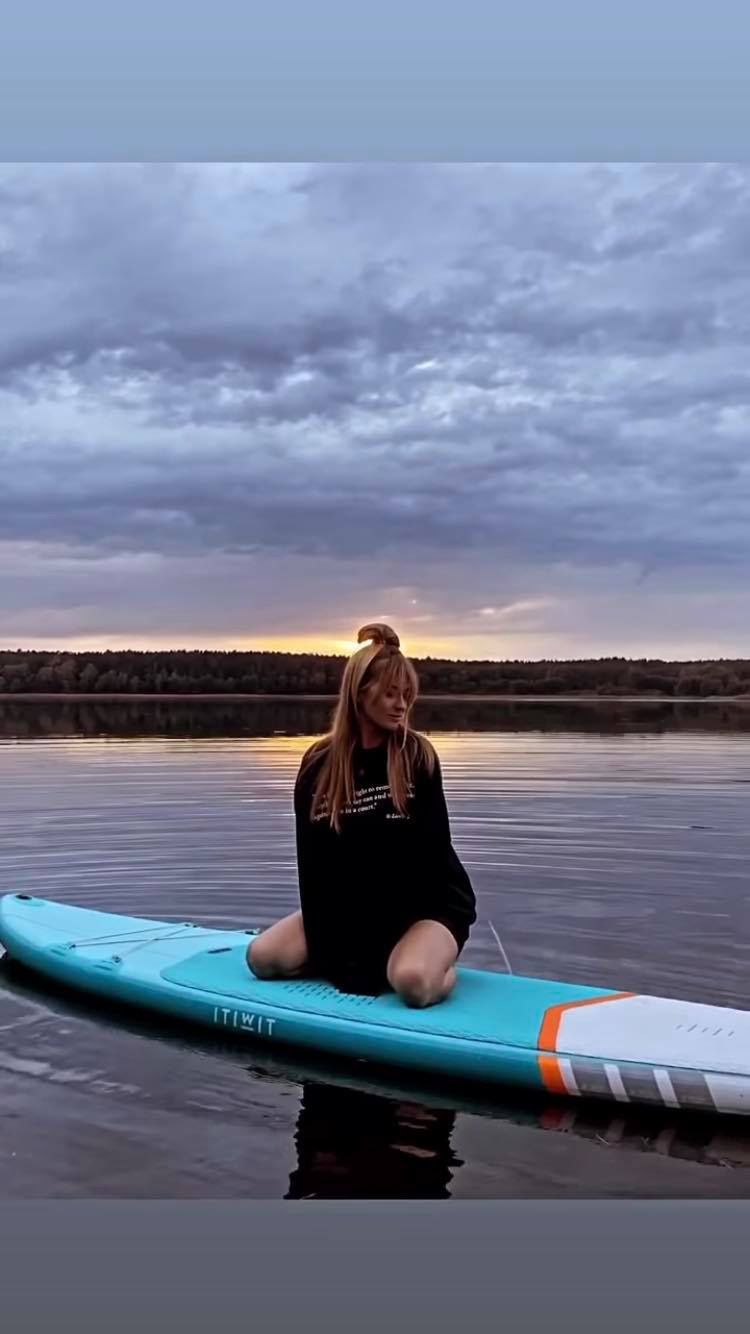Marcelina Zawadzka prowokuje nadrukiem na bluzie