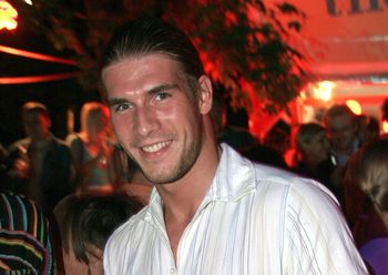 Piotr Adamski w PNŚ z ukochaną. Tak dziś wygląda "polski hydraulik"