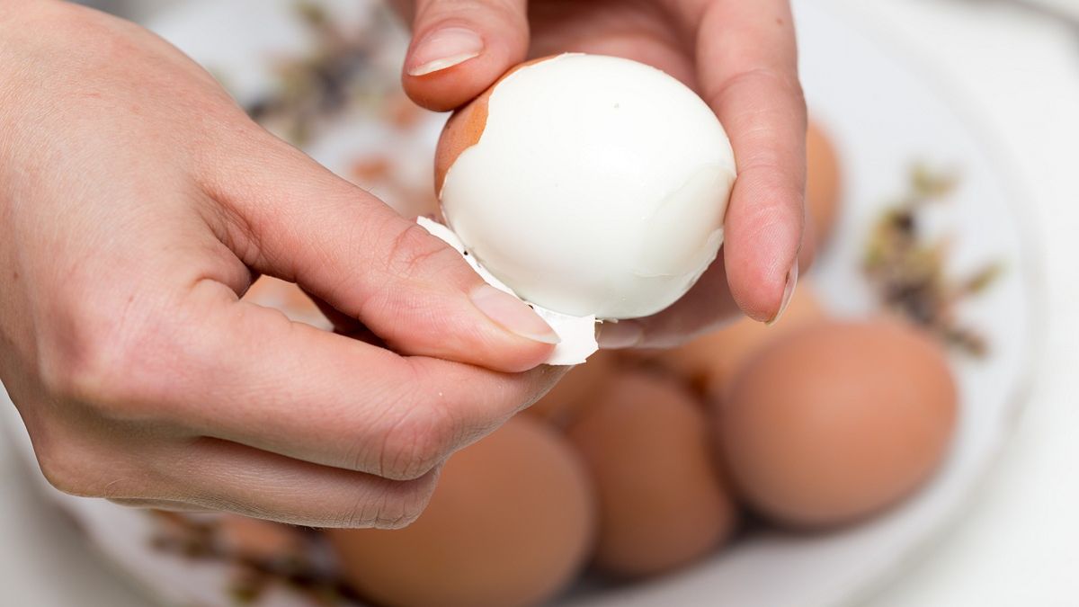 W ten sposób szybko obierzesz ugotowane jajka