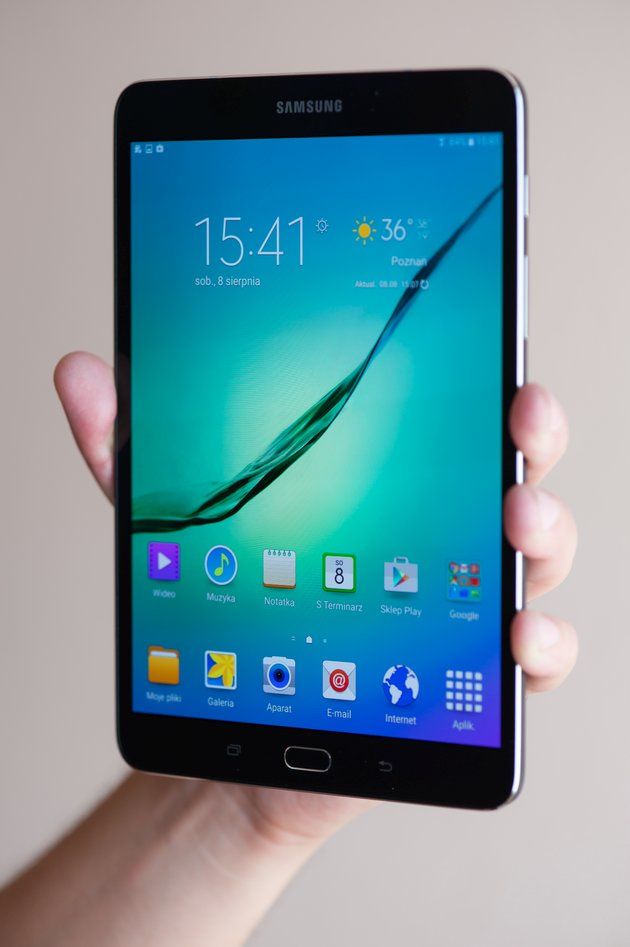 Samsung Galaxy Tab S2 - w ręce