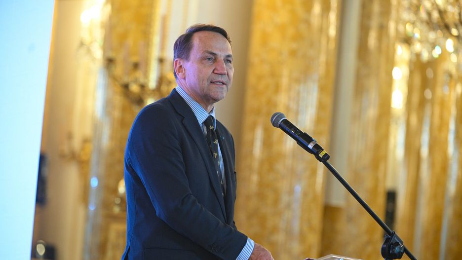 Warszawa, 15.09.2025. Wicepremier, minister spraw zagranicznych RP Radosław Sikorski podczas uroczystej gali programu stypendialnego Poland.Business Adventure na Zamku Królewskim w Warszawiw, 15 bm. (ad) PAP/Marcin Obara