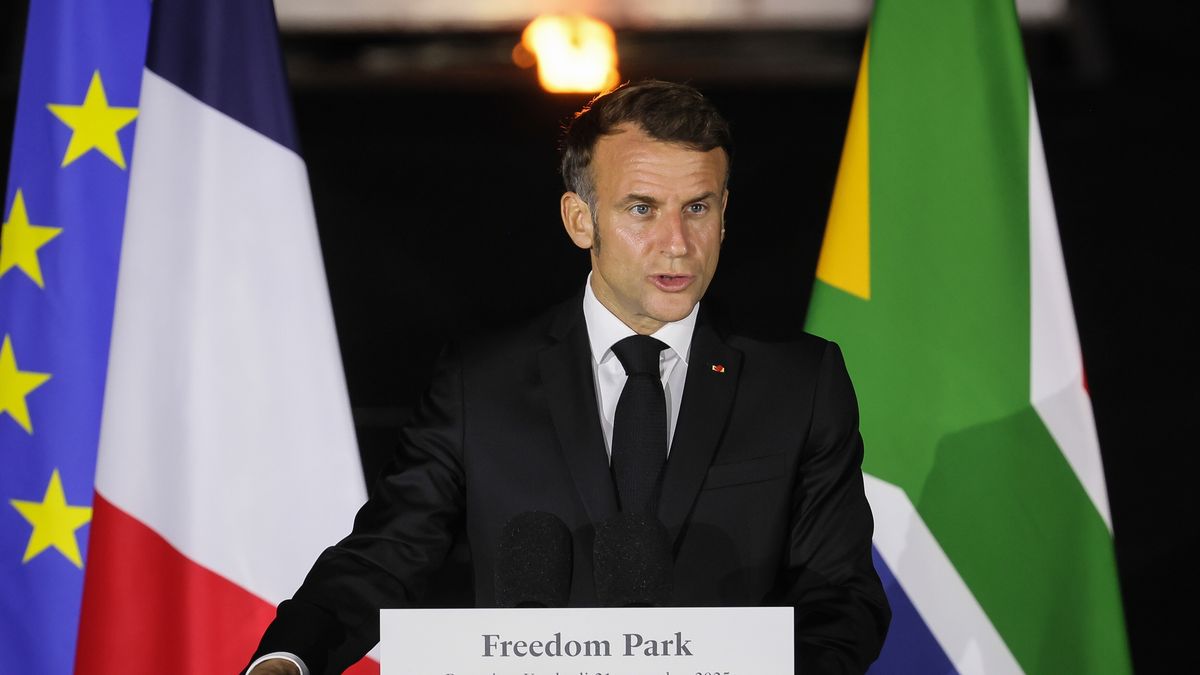 French President Emmanuel Macron speaks at Freedom Park in Pretoria after laying a wreath beneath the names of 15 French citizens who played a role in the fight against apartheid in South Africa. Pretoria, South Africa, 21 November 2025. World leaders are gathering in South Africa, the host of this year's G20 Leaders' Summit on 22 and 23 November 2025, to discuss the global economy, development and financing. EPA/HALDEN KROG Dostawca: PAP/EPA.