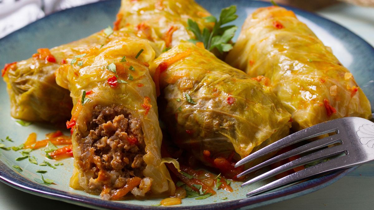 Gołąbki z kaszą gryczaną smakują bardzo podobnie do mięsnych