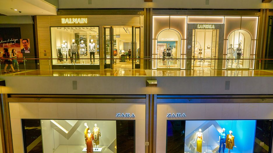 SINGAPORE - CIRCA APRIL, 2019: interior shot of the Shoppes at Marina Bay Sands.
Balmain, La Perla, Zara, center, shopping, modern, luxury, urban, shop, commercial, retail, commerce, trade, sell, mall, editorial, centre, outlet, sale, business, store, market, building, Asia, Asian, display, window, storefront, shopfront, entrance, entry, open, premium, mannequin, Shoppes at Marina Bay Sands, Singapore, balmain, la perla, zara, center, shopping, modern, luxury, urban, shop, commercial, retail, commerce, trade, sell, mall, editorial, centre, outlet, sale, business, store, market, building, asia, asian, display, window, storefront, shopfront, entrance, entry, open, premium, mannequin, shoppes at marina bay sands, singapore