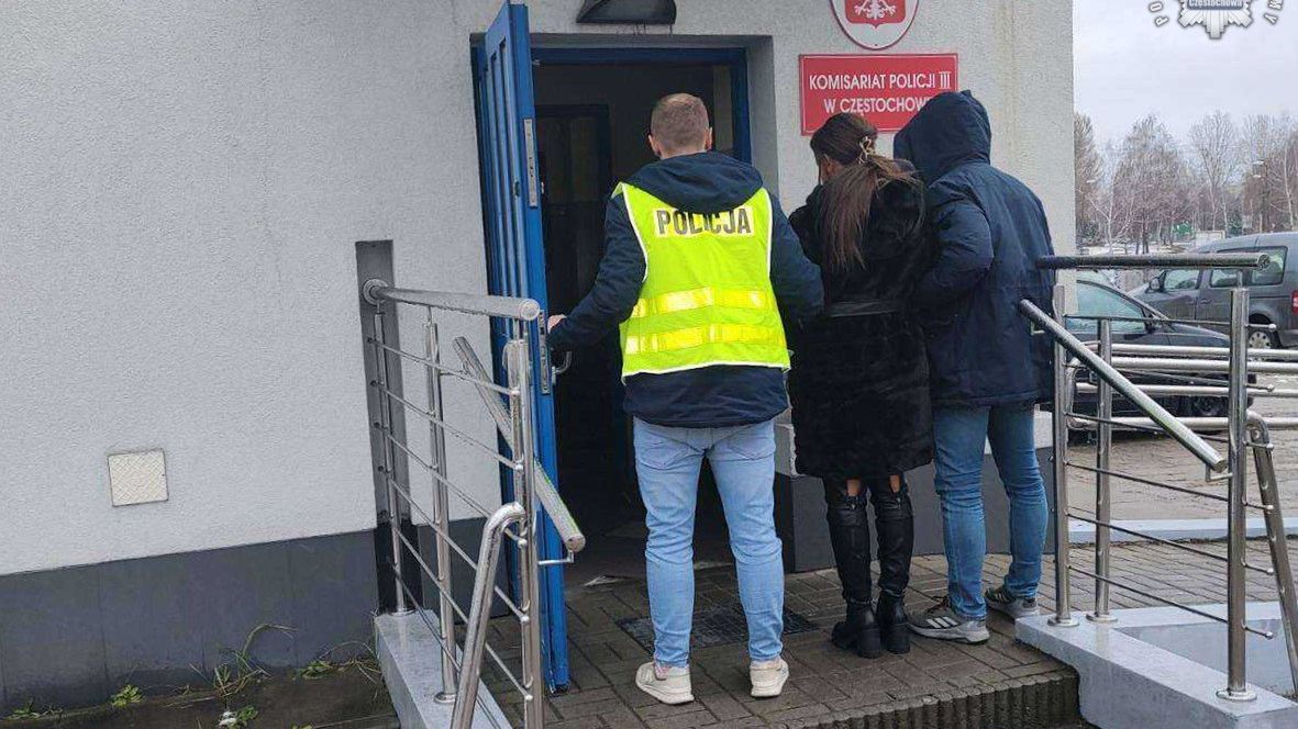 Pijana 34-latka uciekała przed policją z córką w aucie