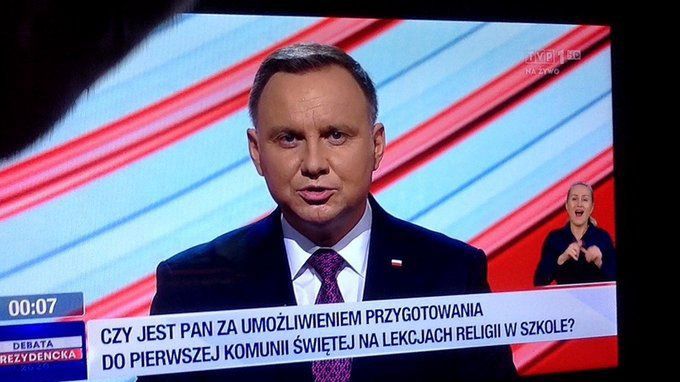 Debata prezydencka TVP. Pytanie o przygotowania do komunii główną kwestią dotyczącą tematu edukacji