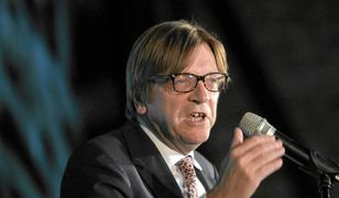 Guy Verhofstadt ostro krytykuje rządy Polski i Węgier. "W Unii nie ma miejsca dla krajów, które biorą pieniądze, nie uznając jej wartości"