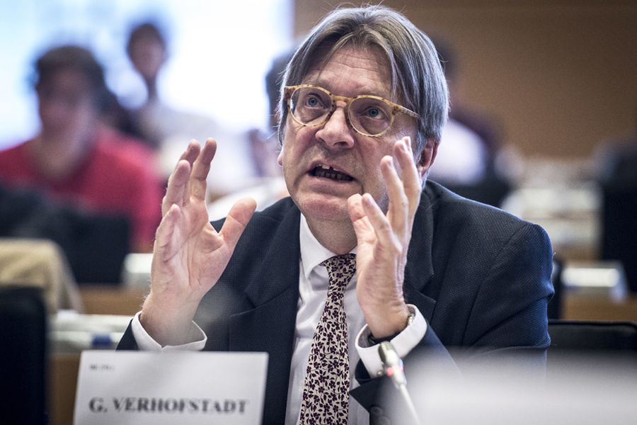 Verhofstadt: likwidacja państwa prawa w Polsce, zwołajmy pilne posiedzenie