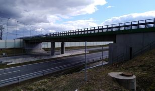 Rzucali przedmiotami w przejeżdżające samochody. Grozi im do 8 lat więzienia