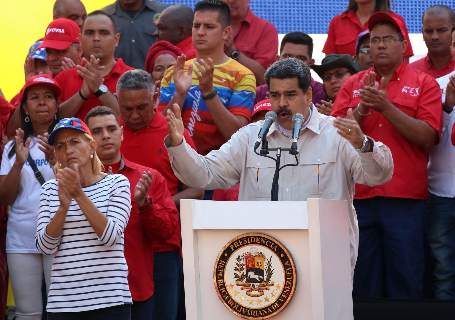 Nicolas Maduro złamał się. Z Wenezueli płynie tłum ludzi