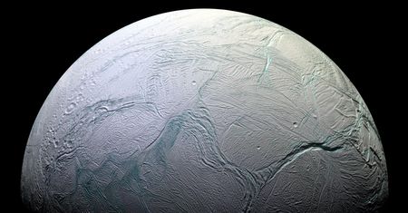 Tajemnica księżyca Saturna odkryta. NASA do tej pory nie miała odpowiedzi