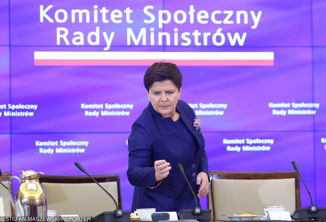 Wiadomo, co Beata Szydło robi w komitecie społecznym. Tonie w powodzi paplaniny