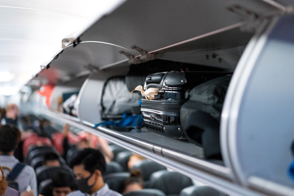 Przewóz bagażu samolotem. Limity rozmiaru i wagi w różnych liniach lotniczych