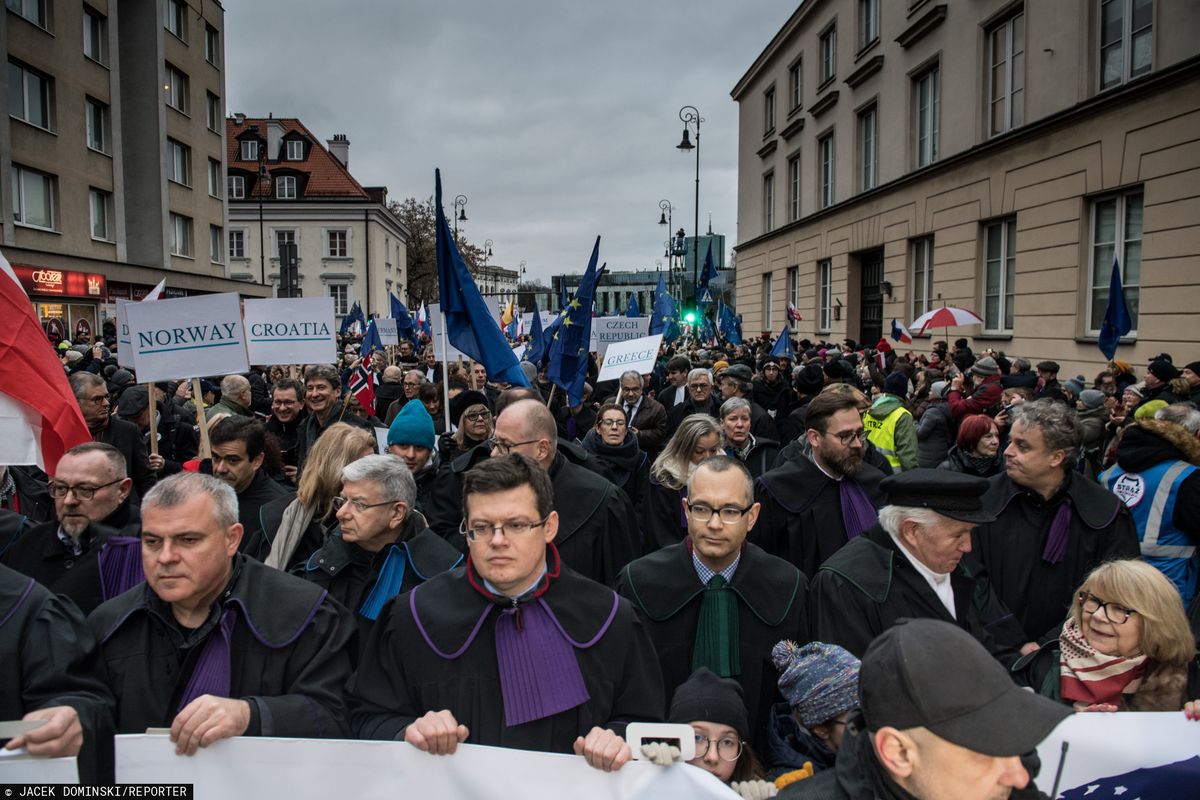 "Washington Post" ostro o kryzysie konstytucyjnym w Polsce