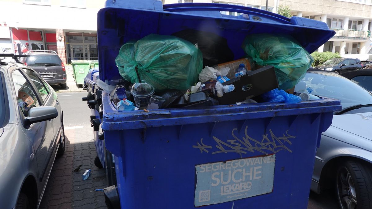 Ratusz oferuje zmianę systemu workowego na zestaw czterech pojemników do selektywnej zbiórki tj. na papier, szkło, bio oraz metale i tworzywa sztuczne.