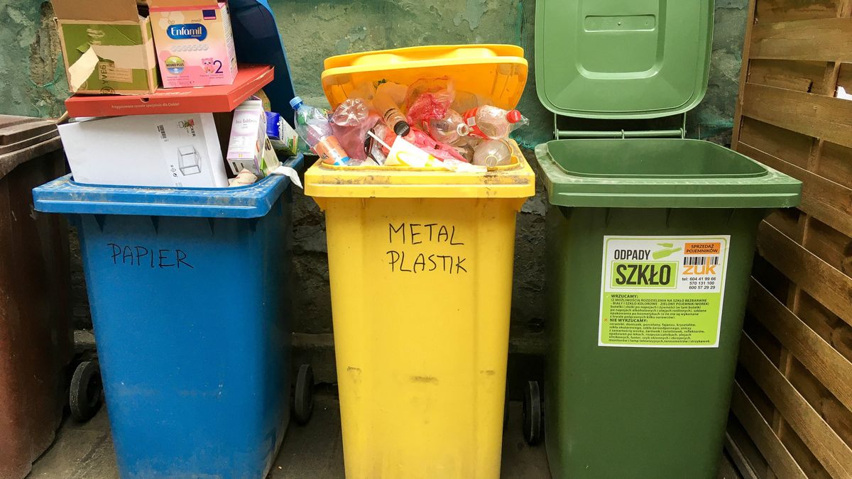 W 2020 roku warszawiak zajmujący w pojedynkę ponad 40-metrowe mieszkanie w bloku zapłaci miesięcznie za odbiór śmieci 65 zł.