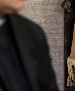 250 zł za otwarcie bramy cmentarza, 2800 zł za ślub. Bunt przeciwko proboszczowi