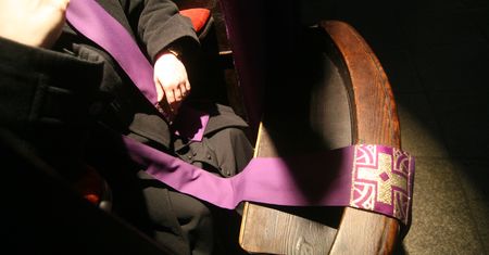 Skazany za pedofilię ksiądz już nie mieszka obok szkoły. Przeniesiono go do klasztoru