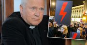 Najsłynniejszy serialowy ksiądz grzmi w social mediach. Strajk Kobiet wzbudził w nim ogromne emocje