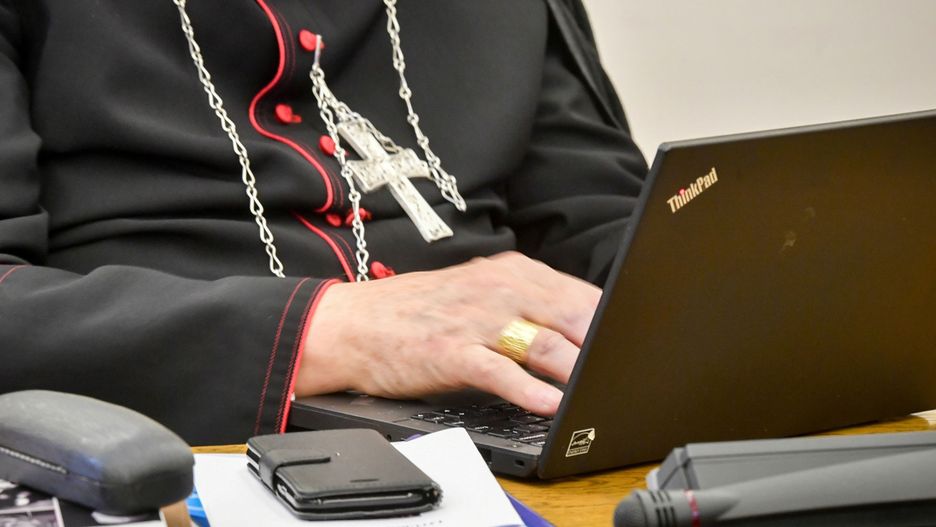 Przełożeni nakazali ks. Markowi skasowanie konta na Twitterze