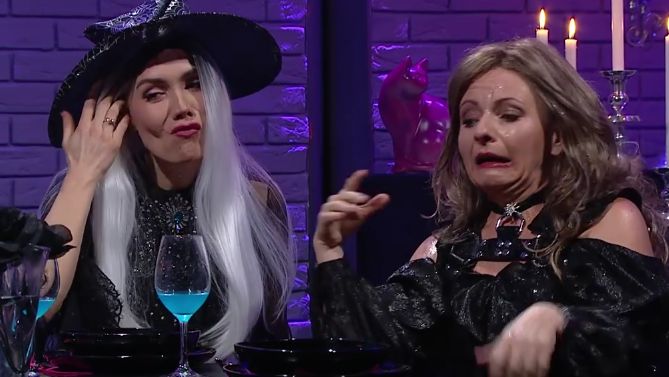 Olga Bołądź w ostatnim skeczu, w którym cztery czarownice wypiły serum prawdy