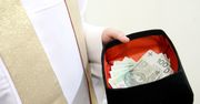 Parafianie skarżą się na księdza. "Wymusza od nas pieniądze"