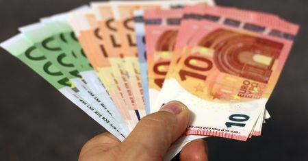 13-latek szastał kasą, by zdobyć przyjaciół. Rozdał 45 tys. złotych